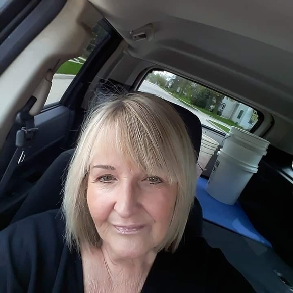 Meet your Posher, Loree - Picture 1 of 1